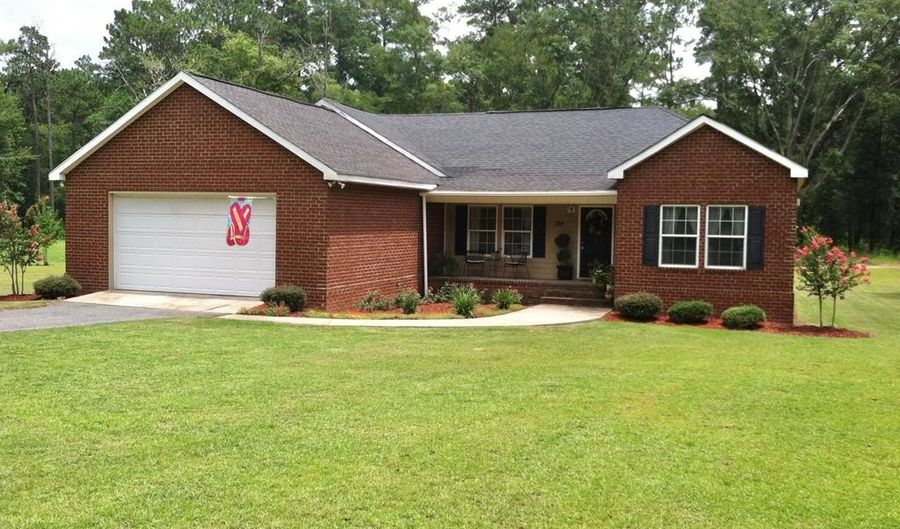 329 River Oaks Dr, Bainbridge, GA 39819 - 3 Beds, 2 Bath