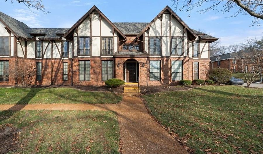 917 Claytonbrook Dr 3, Ballwin, MO 63011 - 2 Beds, 2 Bath