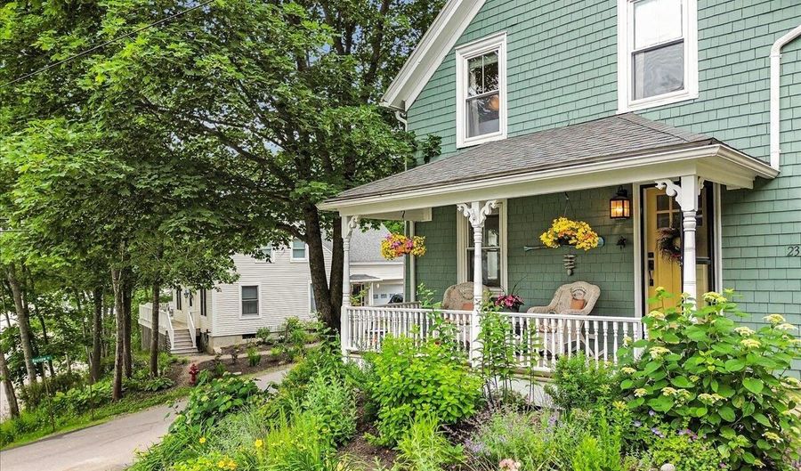 23 Commercial St, Belfast, ME 04915 - 3 Beds, 2 Bath