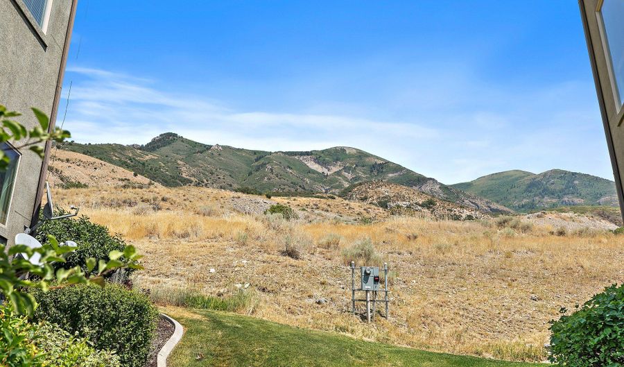 10428 N SAGE Vis, Cedar Hills, UT 84062 - 3 Beds, 3 Bath