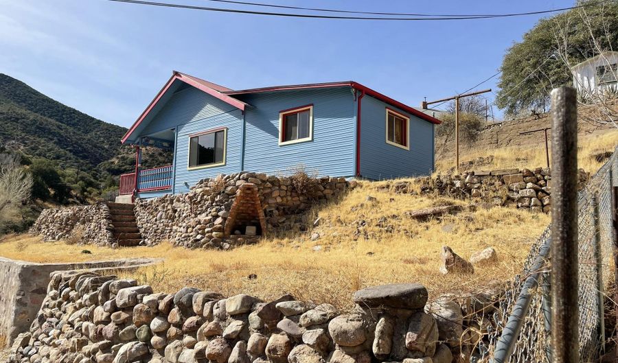 713 Warren Ave, Bisbee, AZ 85603 - 2 Beds, 1 Bath
