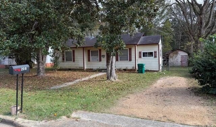 208 Brashier St, Brookhaven, MS 39601 - 2 Beds, 1 Bath