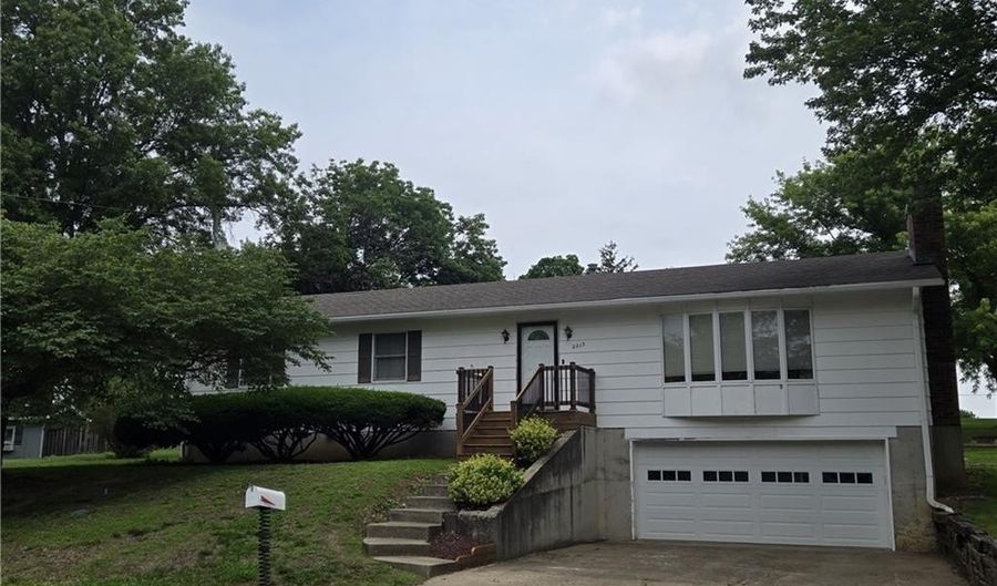 2213 Millwood Dr, Atchison, KS 66002 - 3 Beds, 2 Bath