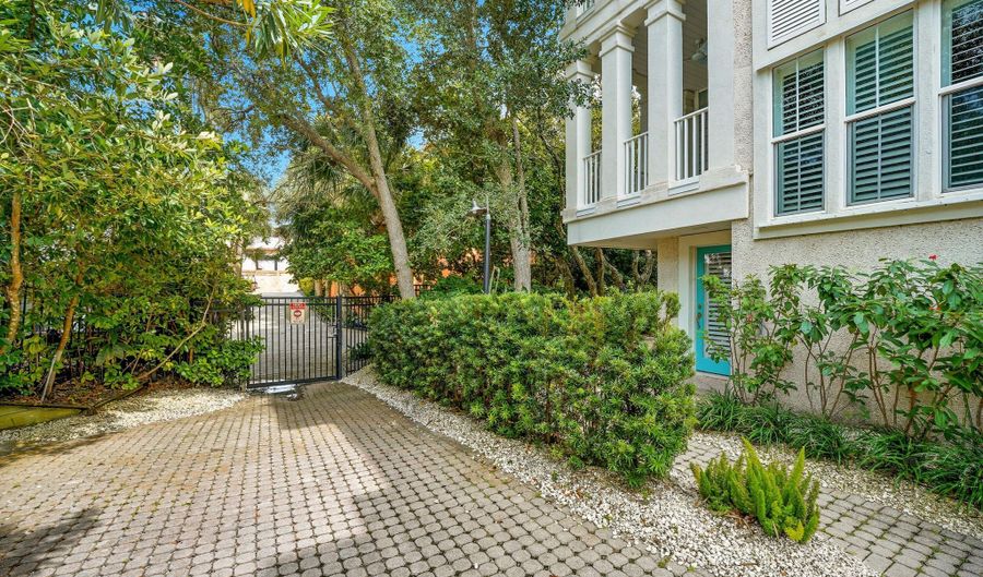 50 BEACH COTTAGE Ln, Atlantic Beach, FL 32233 - 4 Beds, 4 Bath