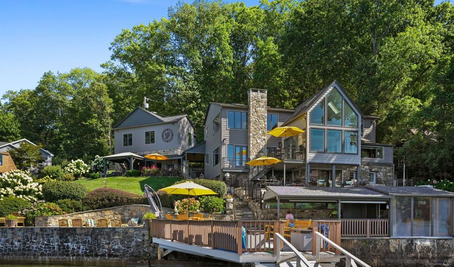 5 Shady Knls, Danbury, CT 06811 - 3 Beds, 4 Bath