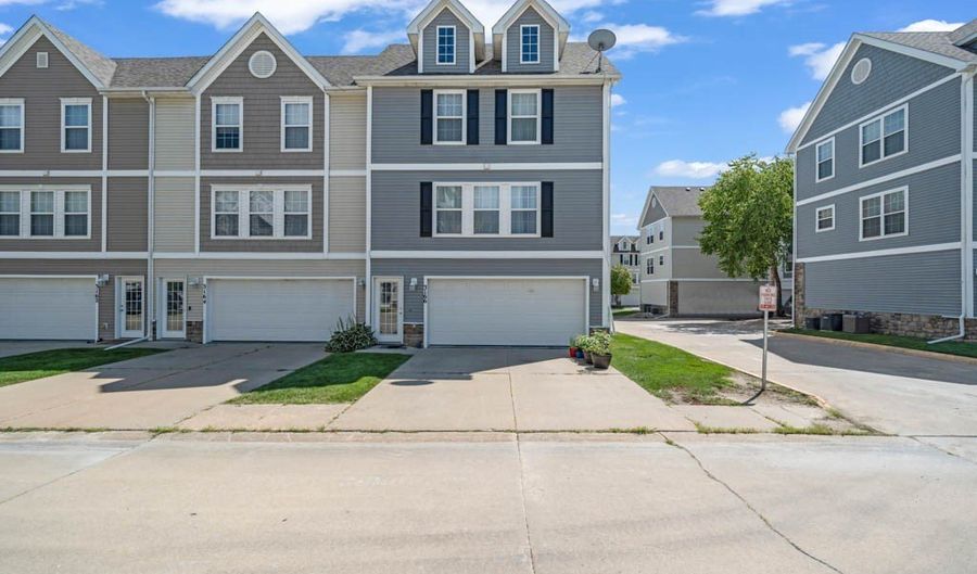 3166 SW Arlan Ln, Ankeny, IA 50023 - 2 Beds, 2 Bath