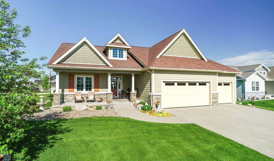 3232 13th Ave SE, Altoona, IA 50009 - 3 Beds, 3 Bath