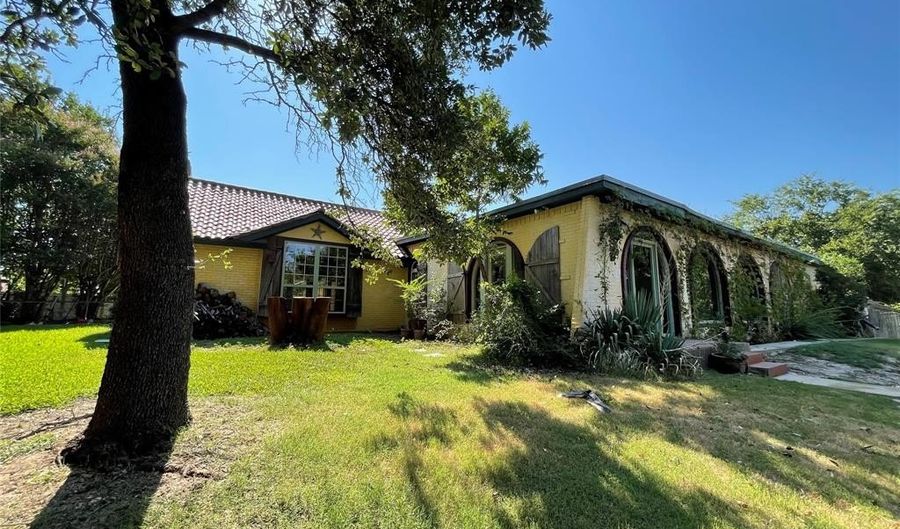 101 Robin Ave, Weatherford, TX 76086 - 4 Beds, 3 Bath