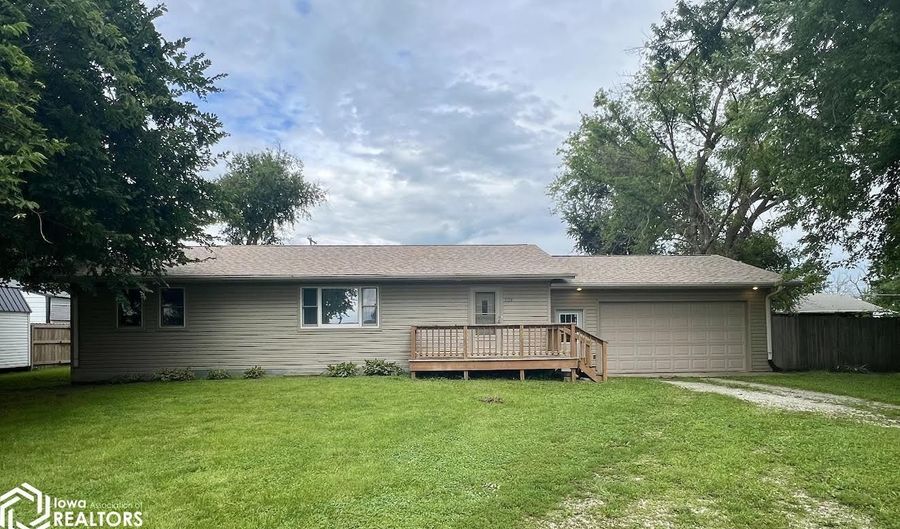 108 Pearl St, Atlantic, IA 50022 - 2 Beds, 3 Bath