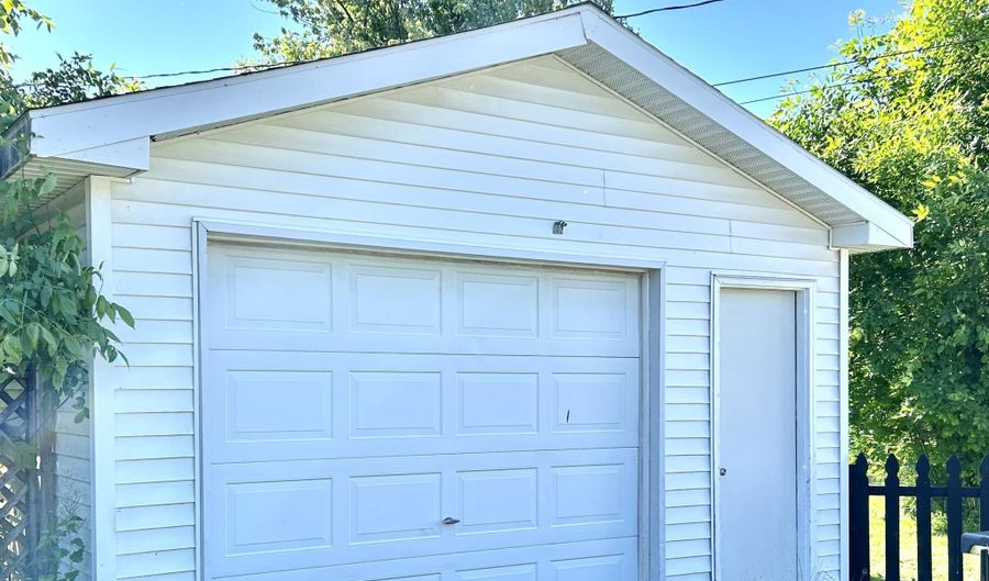 728 Michigan Ave, Alpena, MI 49707 - 3 Beds, 1 Bath