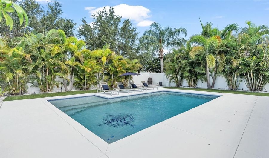 112 RUDY St, Auburndale, FL 33823 - 5 Beds, 3 Bath