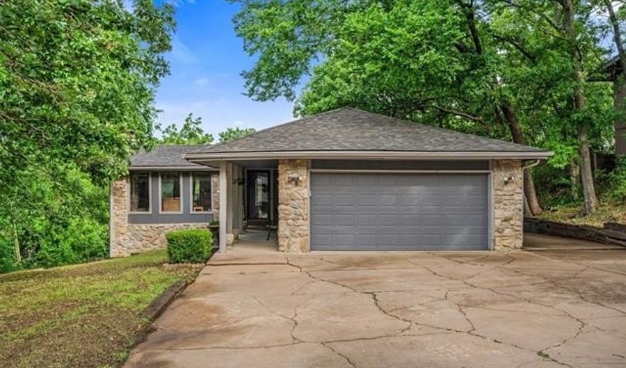 1329 Oakdale Dr, Bartlesville, OK 74006 - 5 Beds, 4 Bath