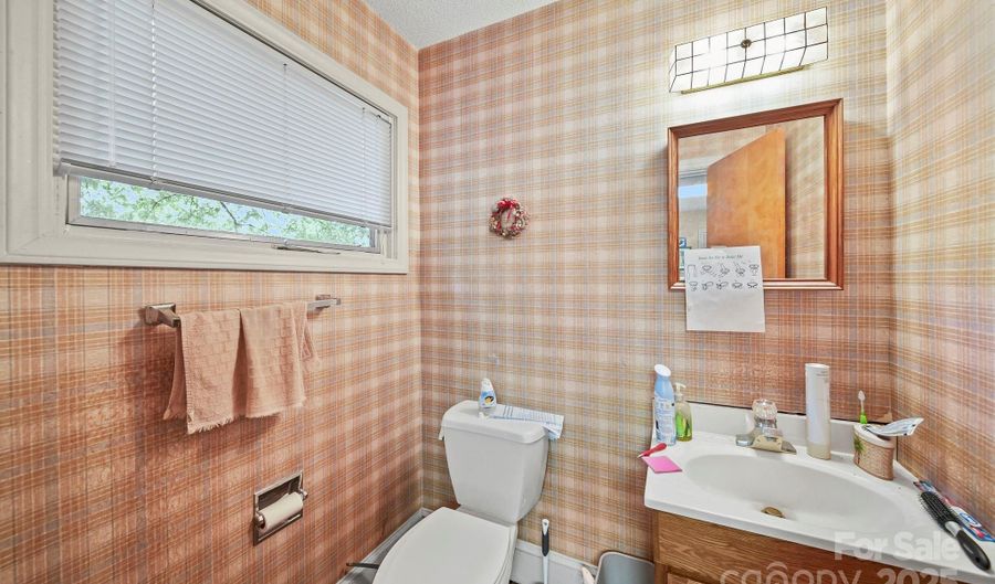 738 Pierson Dr, Charlotte, NC 28205 - 0 Beds, 2 Bath