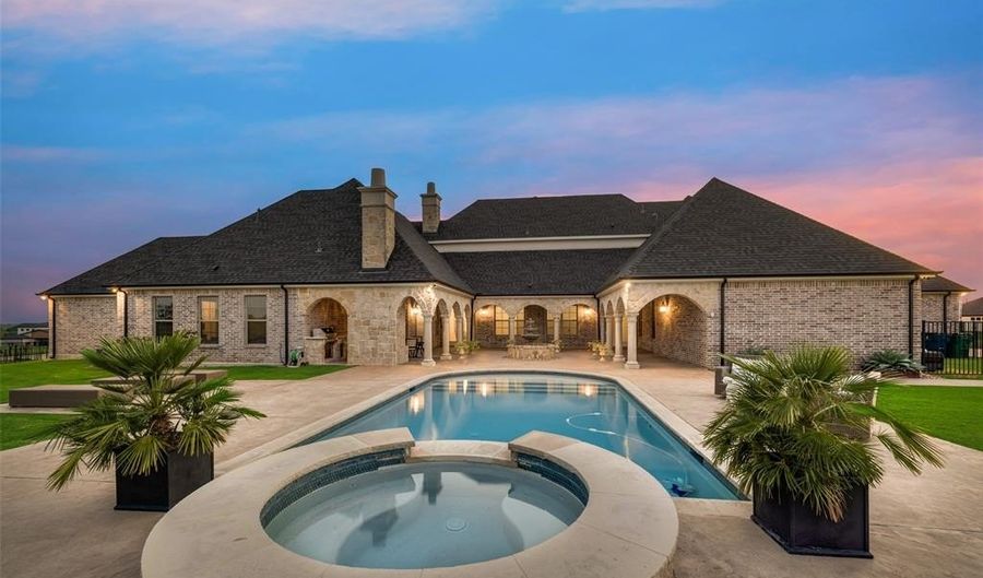 316 Chatham Pl, Heath, TX 75032 - 4 Beds, 5 Bath