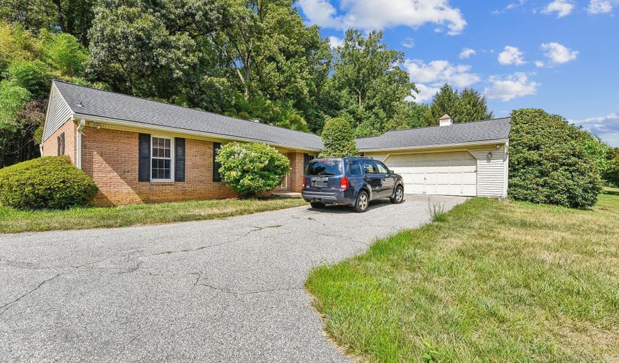 2708 SHADY GROVE Dr, Baldwin, MD 21013 - 3 Beds, 3 Bath