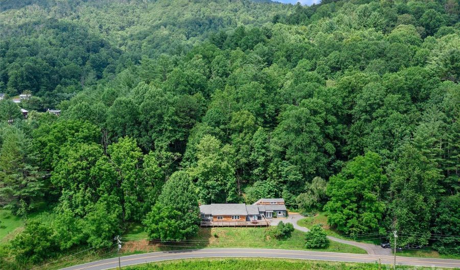 3477 Cane Creek Rd, Bakersville, NC 28705 - 4 Beds, 3 Bath