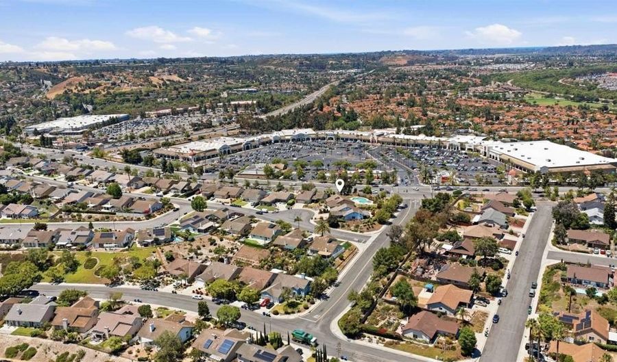 305 Via Metates, Oceanside, CA 92057 - 4 Beds, 2 Bath