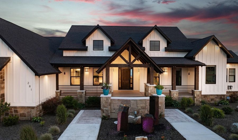 281 Lakeshore Dr, American Falls, ID 83211 - 5 Beds, 5 Bath