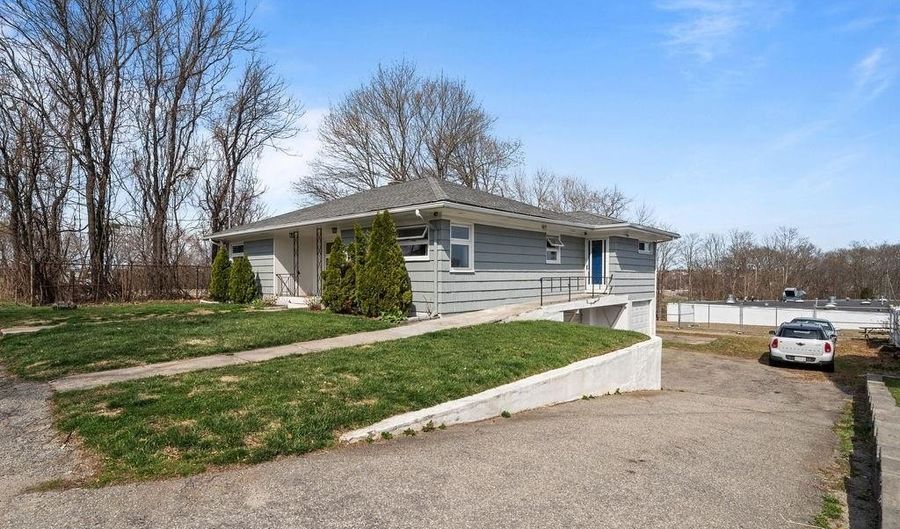 19 S Long St, Johnston, RI 02919 - 3 Beds, 3 Bath