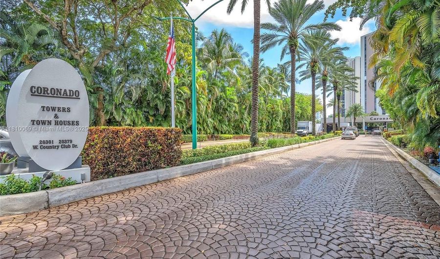 20351 W Country Club Dr TH17, Aventura, FL 33180 - 3 Beds, 3 Bath