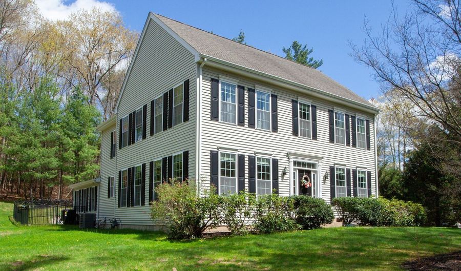 490 New Rd, Avon, CT 06001 - 5 Beds, 4 Bath