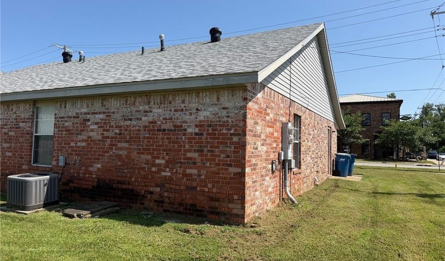 201 6th St A, Bentonville, AR 72712 - 2 Beds, 2 Bath
