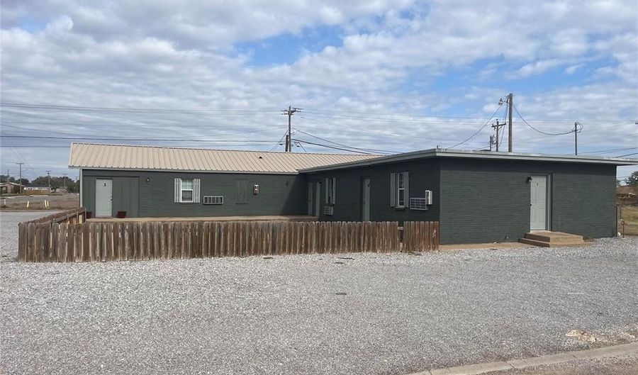 701 N Park Lane Ln, Altus, OK 73521 - 7 Beds, 7 Bath