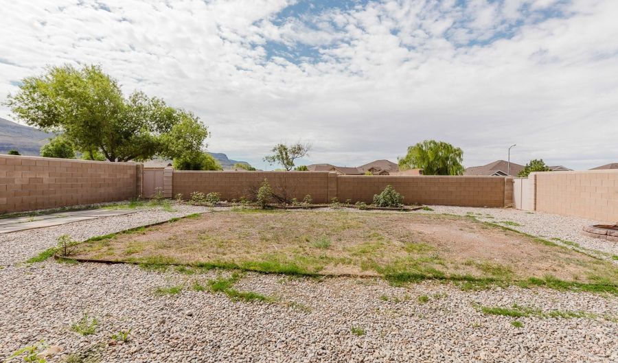 812 Shiprock, Alamogordo, NM 88310 - 4 Beds, 3 Bath