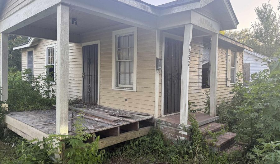 4652 Clayton St, Baton Rouge, LA 70805 - 2 Beds, 1 Bath