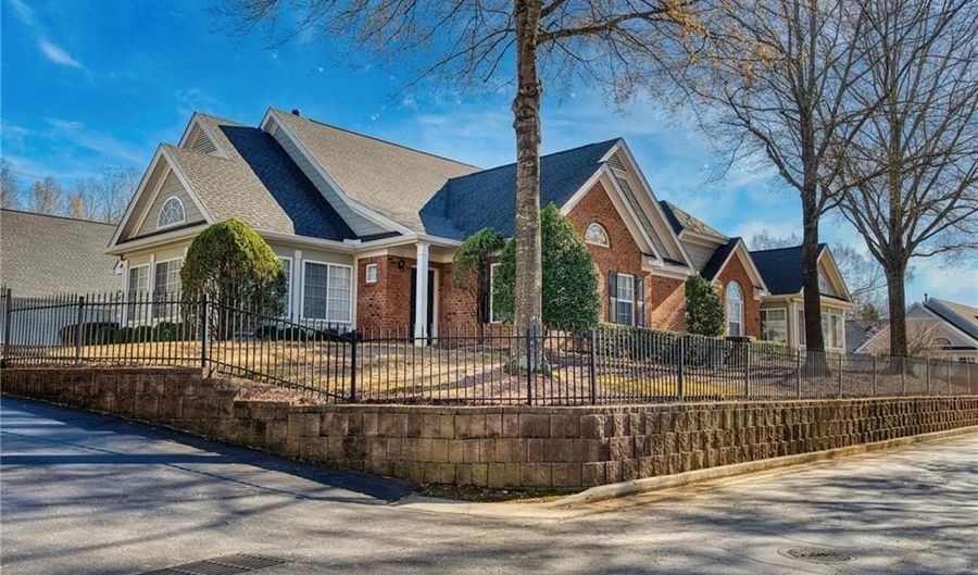 2917 Oakside Cir, Alpharetta, GA 30004 - 2 Beds, 2 Bath