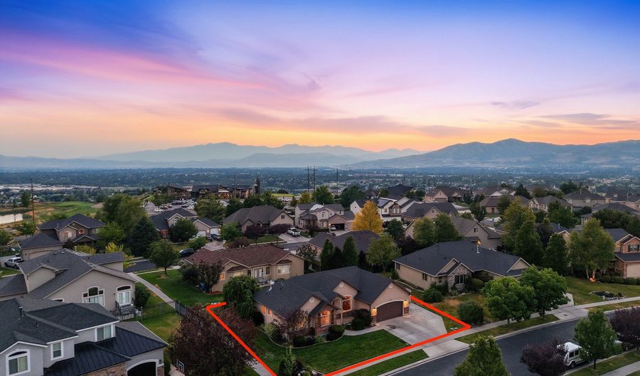 10657 N FIDDLESTICKS W, Cedar Hills, UT 84062 - 6 Beds, 3 Bath