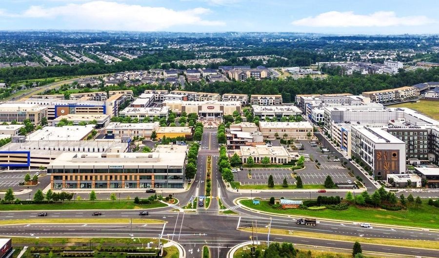 44692 COLLINGDALE Ter, Ashburn, VA 20147 - 4 Beds, 4 Bath