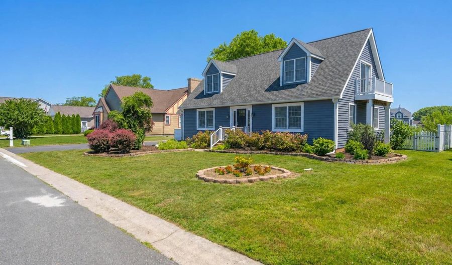 18 BAY BREEZE Dr, Lewes, DE 19958 - 4 Beds, 2 Bath