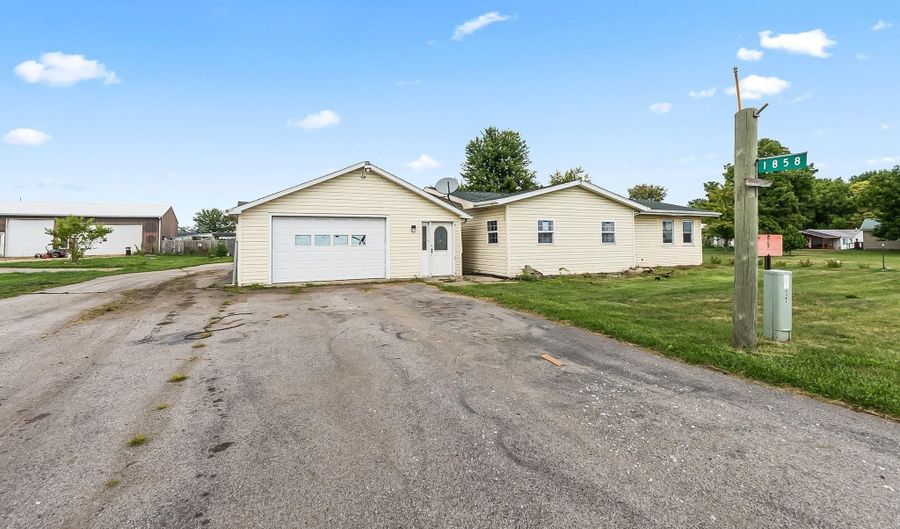 1858 W Auburn Dr, Auburn, IN 46706 - 3 Beds, 2 Bath