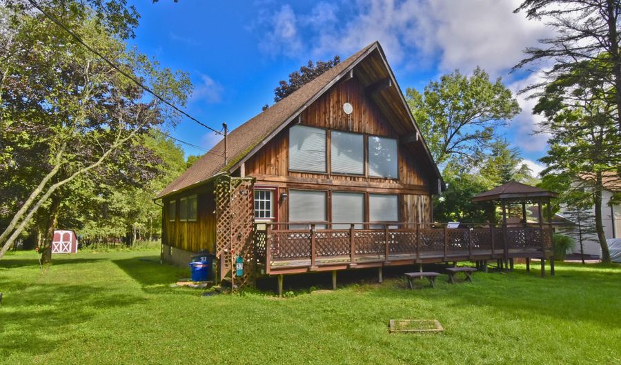 37 Lakeview Dr, Albrightsville, PA 18210 - 4 Beds, 2 Bath