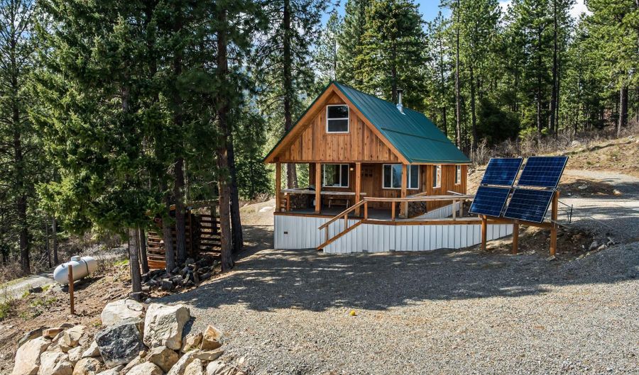 595 Snowcat Ln, Bonners Ferry, ID 83805 - 3 Beds, 1 Bath