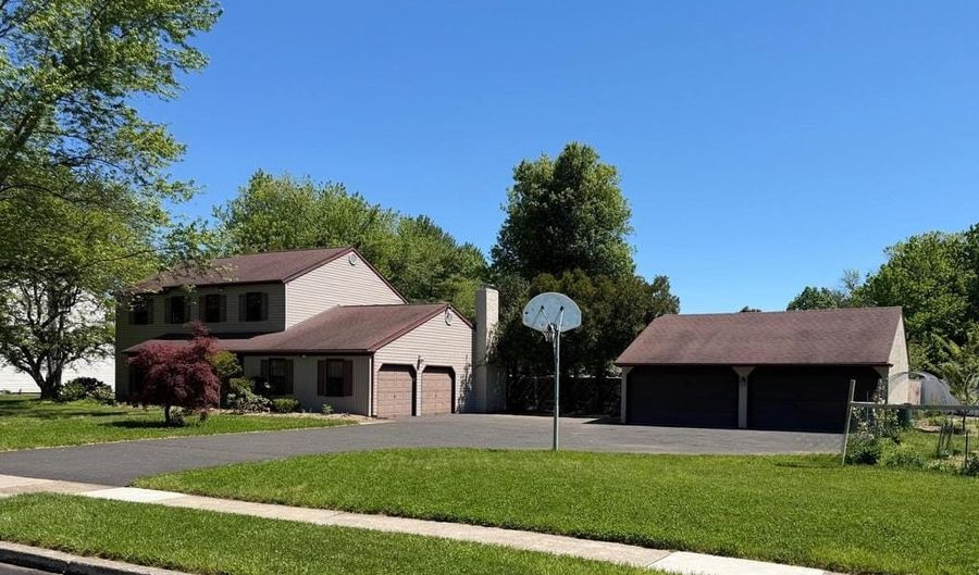 746 WRIGHT Dr, Ambler, PA 19002 - 4 Beds, 3 Bath