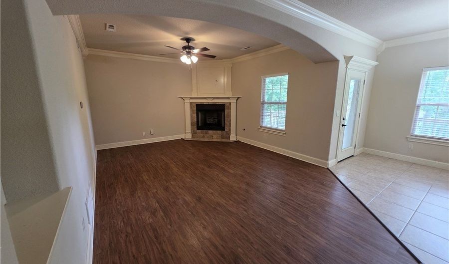605 NW 17th Ct, Bentonville, AR 72712 - 4 Beds, 3 Bath