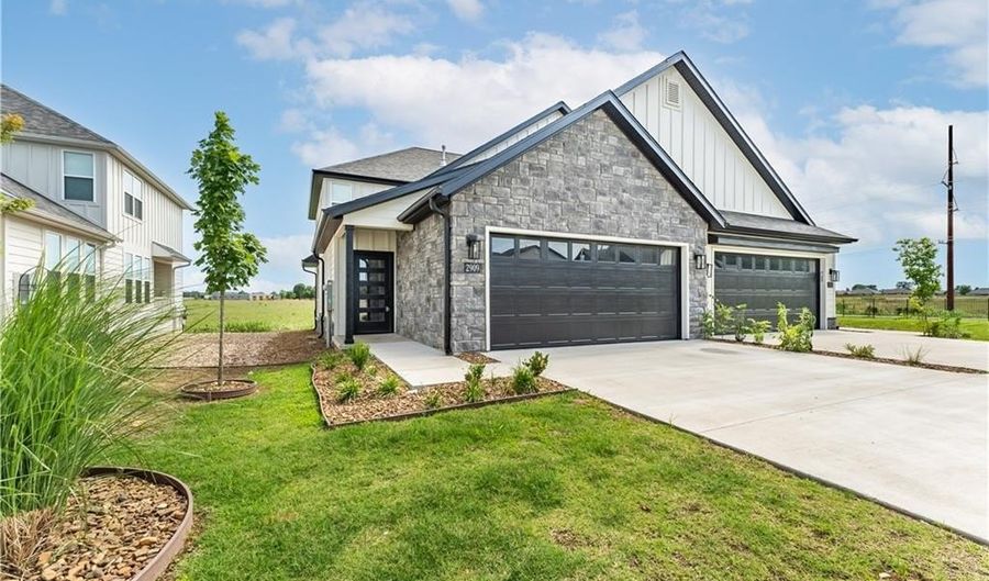 2909 SW Hampshire, Bentonville, AR 72713 - 3 Beds, 2 Bath
