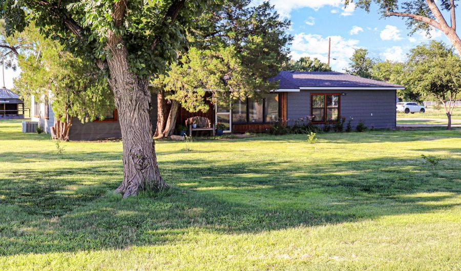 105 E Matador Dr, Adrian, TX 79001 - 5 Beds, 2 Bath