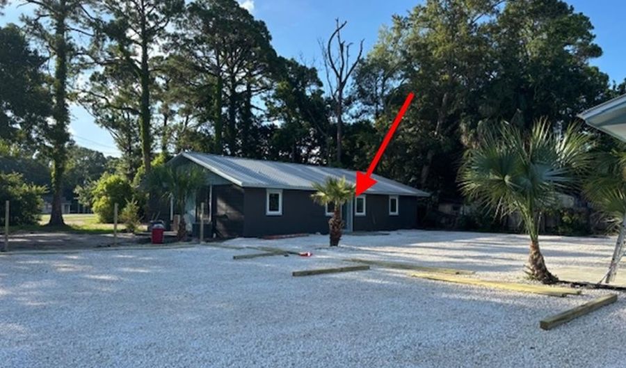 348 12th St, Apalachicola, FL 32320 - 2 Beds, 2 Bath