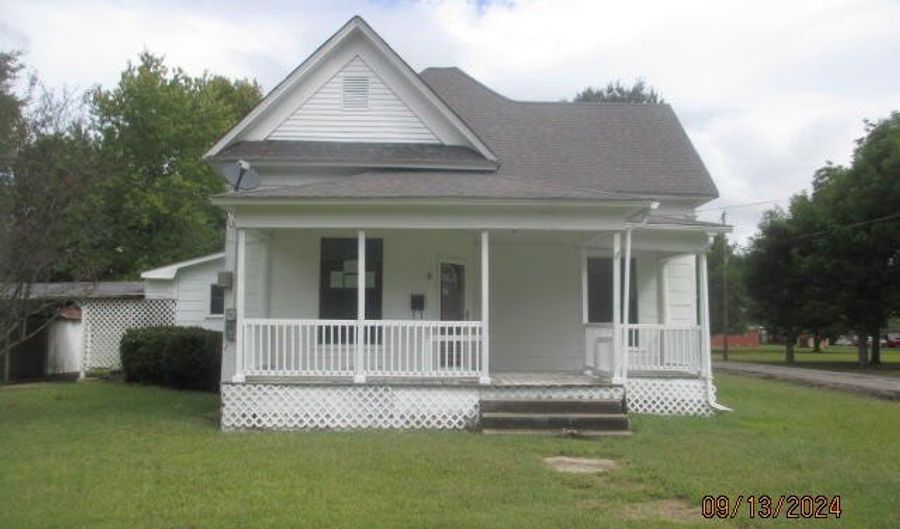 613 NE 2nd St, Atkins, AR 72823 - 3 Beds, 2 Bath