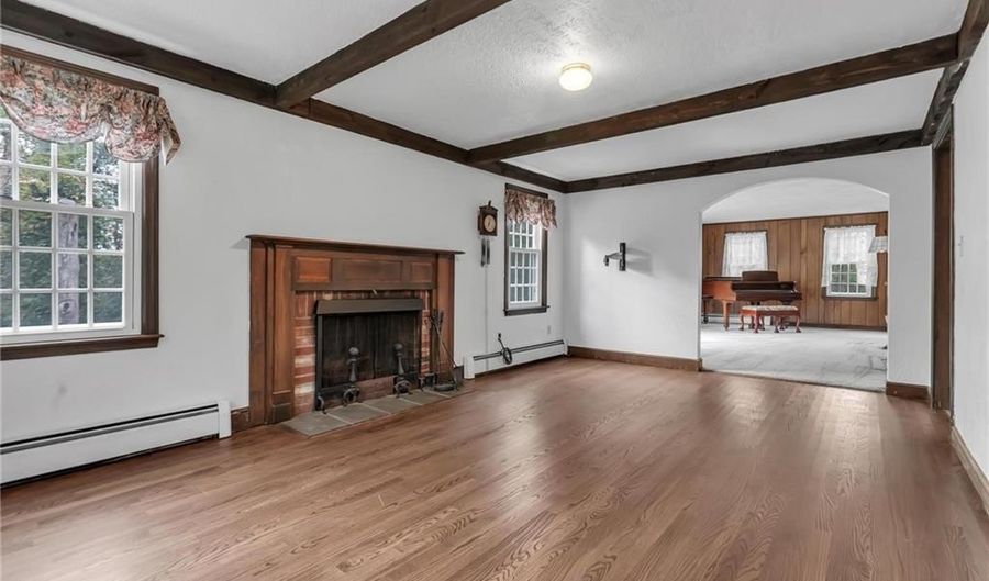 381 Woonsocket Hill Rd, North Smithfield, RI 02896 - 3 Beds, 4 Bath