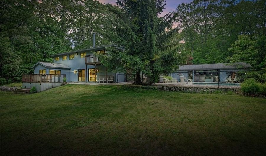 24 Lincoln Dr, North Smithfield, RI 02896 - 3 Beds, 3 Bath