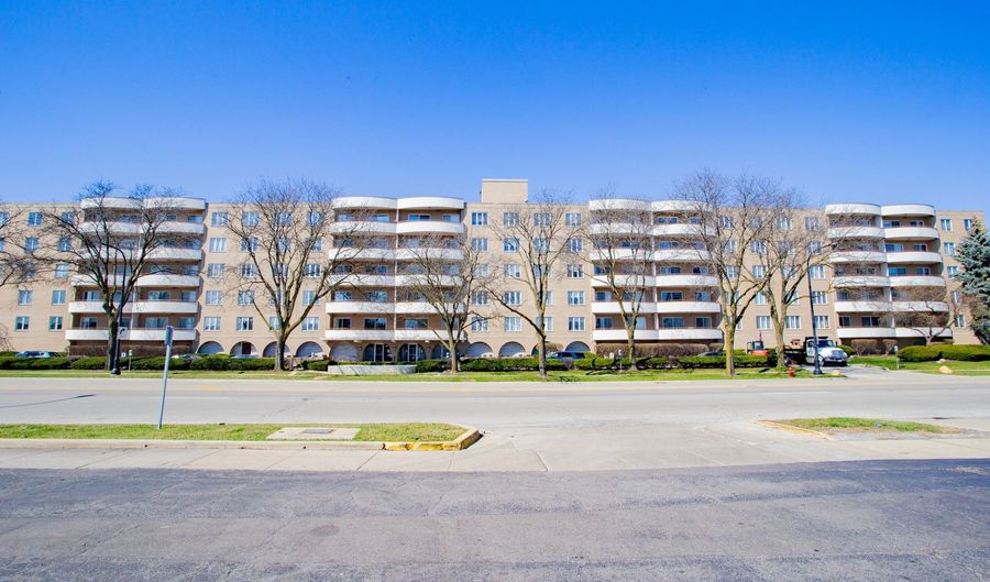 6400 N Cicero Ave 317, Lincolnwood, IL 60712 - 3 Beds, 2 Bath