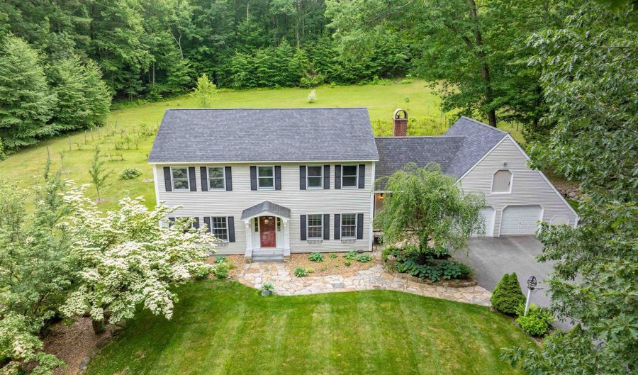 146 Old Sandown Rd, Chester, NH 03036 - 3 Beds, 3 Bath
