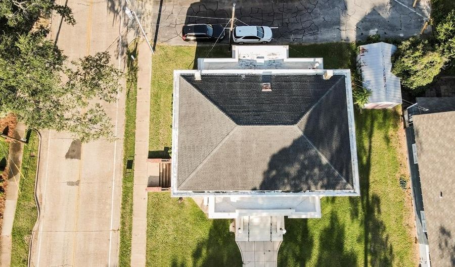 414 Broad St, Bainbridge, GA 39819 - 2 Beds, 2 Bath