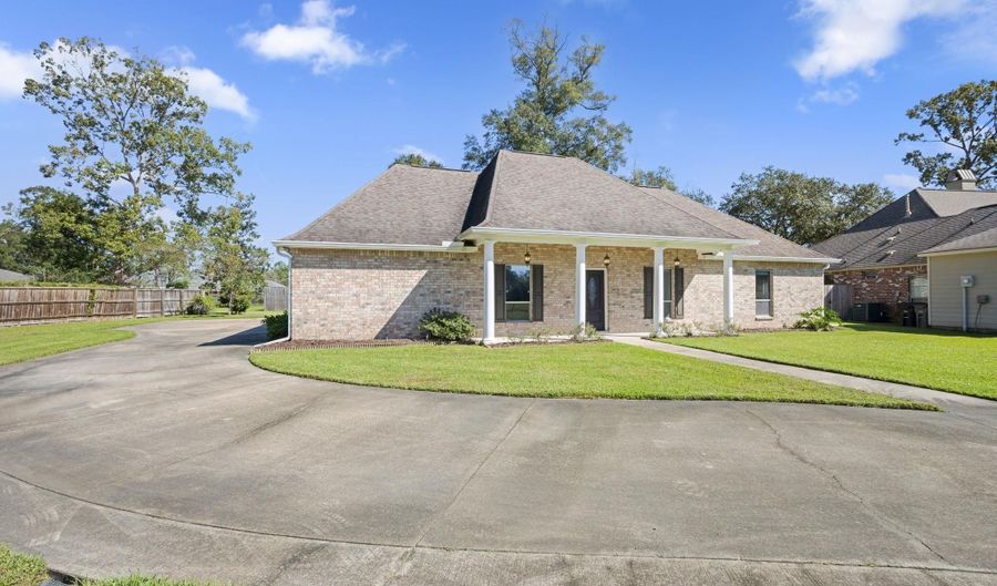 16025 Parkside Ct, Baton Rouge, LA 70817 - 3 Beds, 2 Bath