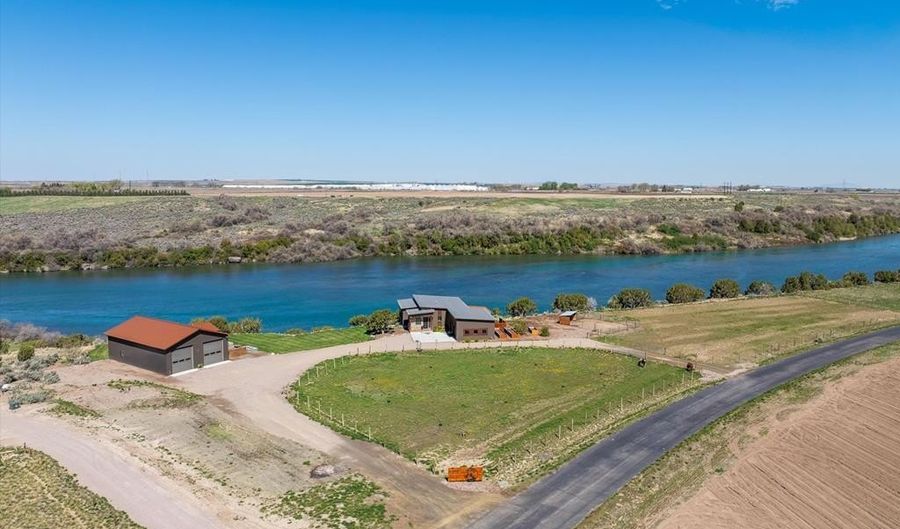 256 Snake River Dr, American Falls, ID 83211 - 4 Beds, 3 Bath