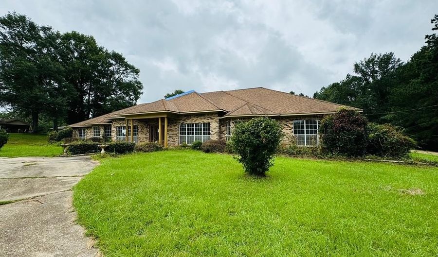 820 E Washington, Brookhaven, MS 39601 - 5 Beds, 4 Bath